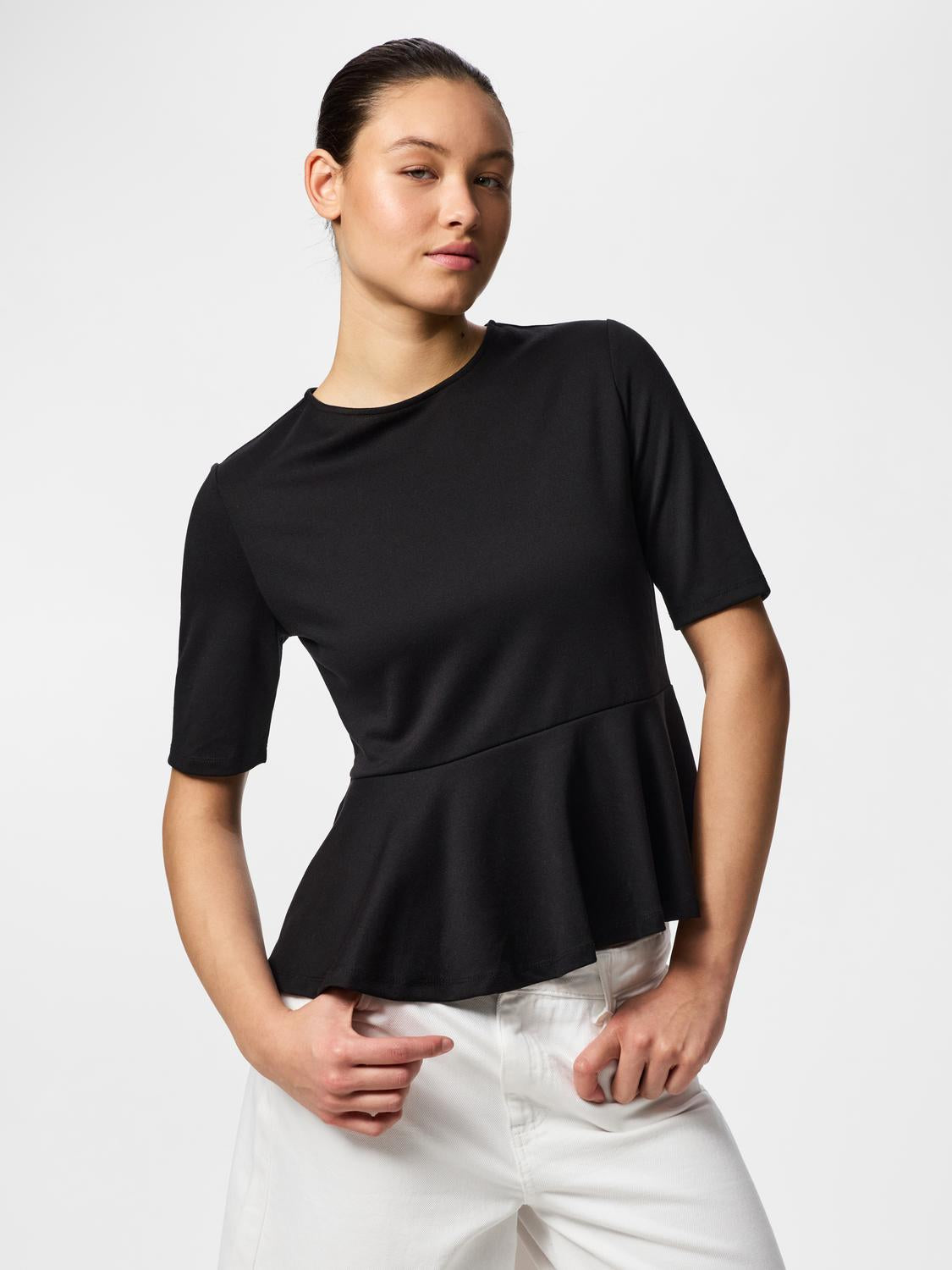 model_shot-front